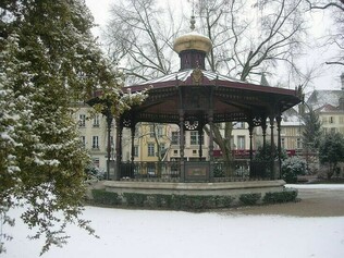 Kiosque à musique parc Auguste Renoir